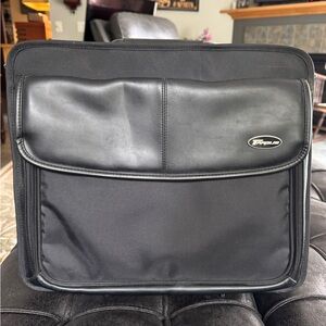 Targus Black Laptop Bag with wheels for Men